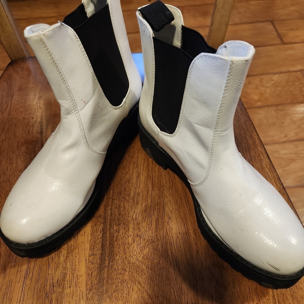 Dirty Laundry White and Black Midcalf Women's Chunky Boots size: 8 - Picture 2 of 7